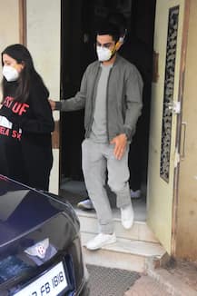 PICS: Mom-To-Be Anushka Sharma And Hubby Virat Kohli Clicked Post Clinic Visit In Mumbai
