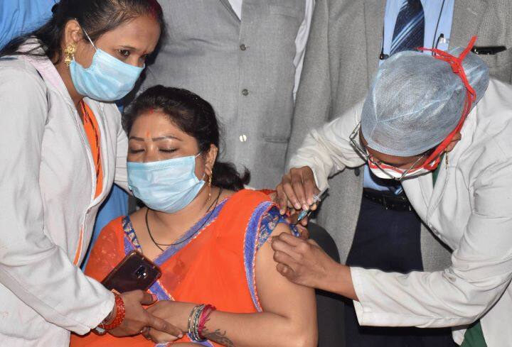 The process began days after India’s drug regulator gave its clearance for two Covid-19 vaccines -  Oxford-AstraZeneca’s Covishield and Bharat Biotech’s Covaxin.
Medical works from Jabalpur take shots for the dry run being conducted across the country. (Image: PTI)