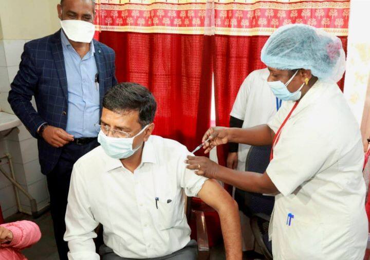 Health Minister Dr Harsh Vardhan has asked state health ministers to submit their inputs after the dry run gets completed.   Medical workers participate in the dry run process of Covid vaccine in Indore. (Image: PTI)