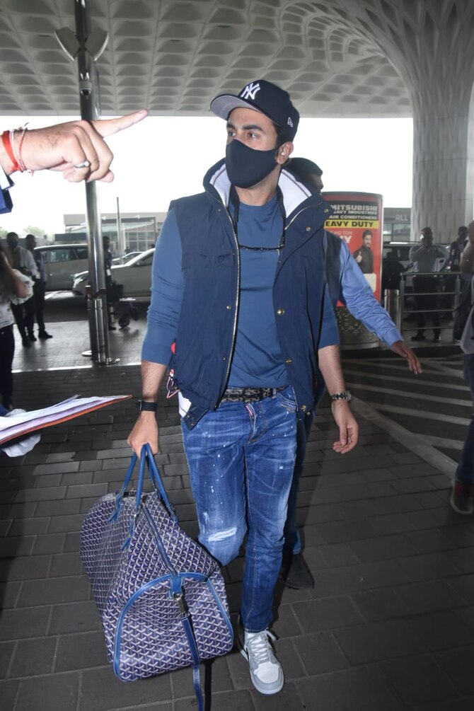 Ranbir Kapoor jets off in style