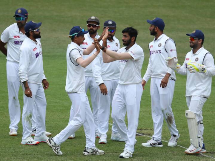 At the end of the second day's play of Ind vs Aus 3rd Test of the Border-Gavaskar Trophy in Sydney, Team India scored 96 runs after losing two wickets. Captain Ajinkya Rahane and Cheteshwar Pujara remained unbeaten on 5 and 9 runs, respectively. For Australia, Josh Hazlewood and Pat Cummins took one wicket each. India trails Australia by 242 runs. (Photo Courtesy: BCCI)