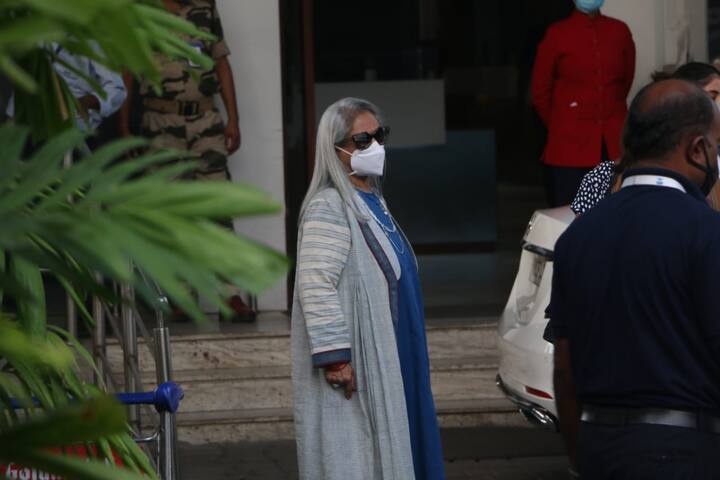 Navya's grandmother and veteran actress Jaya Bachchan were also papped at the airport. She donned a traditional outfit and sported a mask as a precautionary measure against COVID-19.