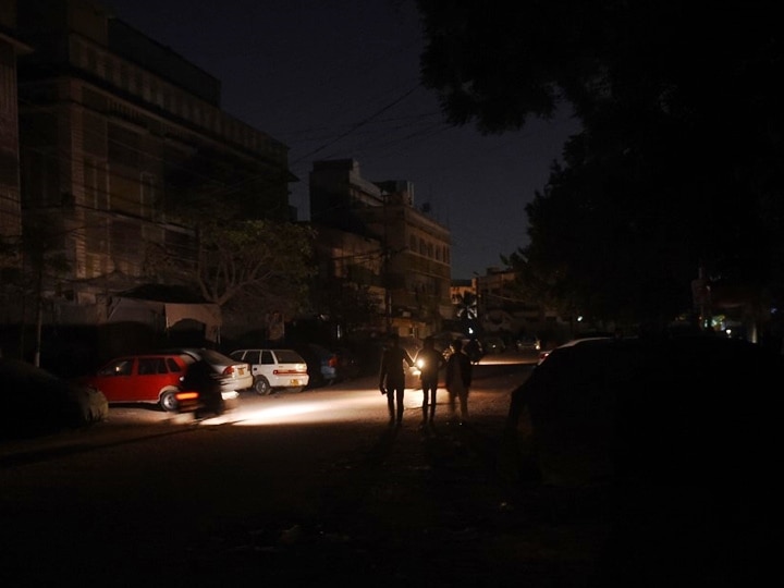 Massive Power Outage Pushes Pakistan Into Blackout, Sudden Drop In Frequency Reported As The Reason Massive Power Outage Pushes Pakistan Into Blackout, Sudden Drop In Frequency Reported As Reason