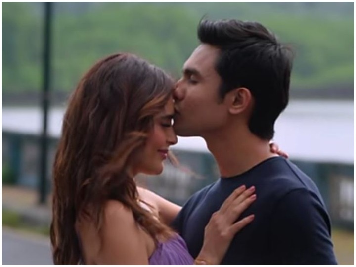 Bandish Bandits Fame Ritwik Bhowmik Seen Romancing With Karishma Tanna In This New Song Bandish Bandits Fame Ritwik Bhowmik Seen Romancing With Karishma Tanna In This New Song