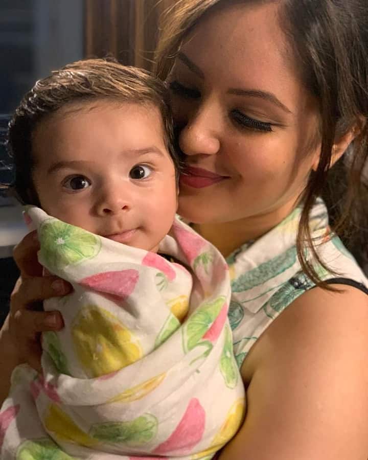 Puja, who is fondly known for playing the role of Goddess Parvati in 'Devon Ke Mahadev',, shared an adorable photo of her baby boy. She wrote,