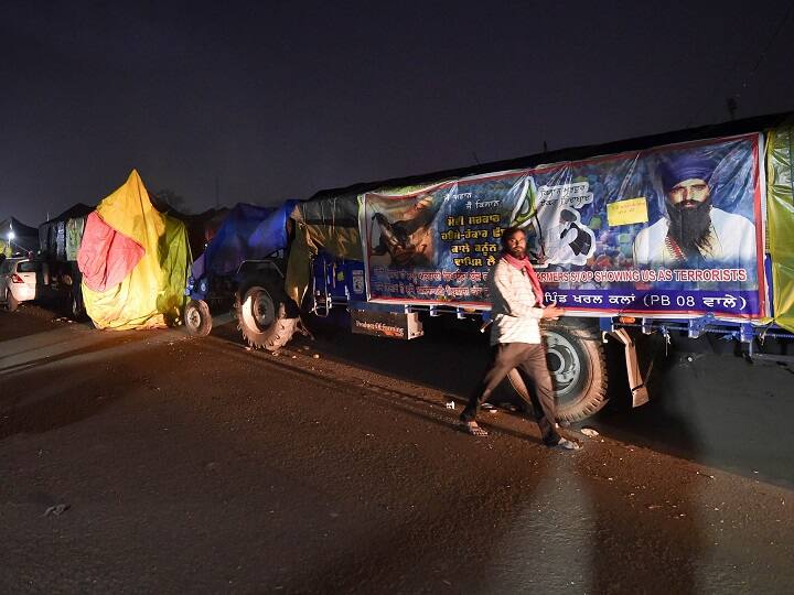 Many farmer leaders, including Yogendra Yadav and Gurnam Singh Chaduni, also threw copies of the farm laws into the bonfire, created on the premises of the movement's office. In a statement, the All India Kisan Sangharsh Coordination Committee said that it has appealed to all districts around Delhi to make massive mobilisation for the Tractor Parade in the national capital on Republic Day. (Image: PTI)