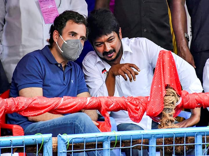 Madurai: Former Congress president Rahul Gandhi with DMK Youth Wing Secretary Udhayanidhi Stalin watch 'Jallikattu' at Avaniyapuram in Madurai, Thursday, Jan. 14. 2021. (PTI Photo) 