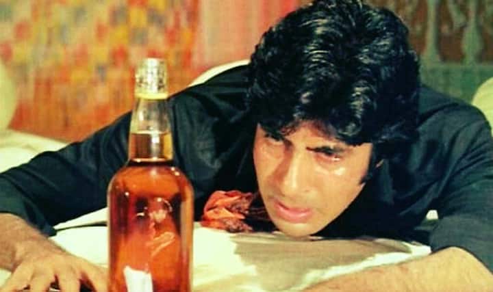 फिल्मः शराबीडॉयलॉगः गोवर्धन सेठ, 'समुंदर में तैरने वाले, किसी और तालाब में डुबकी नहीं लगाया करते हैं'डॉयलॉगः 'जिगर का दर्द ऊपर से कहीं मालूम होता है(?), जिगर का दर्द ऊपरसे नहीं मालूम होता है' डॉयलॉगः 'मूछें हों तो नत्थूलाल जैसी हों, वरना ना हों' 