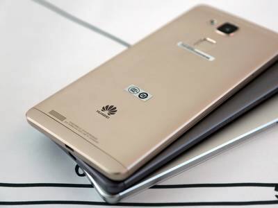 Huawei: चीन की कंपनी हुआवेई की दुनिया भर के स्मार्टफोन बाजार में 11.3 फीसद की हिस्सेदारी है. पिछले साल कंपनी ने कुल 3.85 करोड़ स्मार्टफोन की बिक्री की. कंपनी के फ्लैगशिप स्मार्टफोन पी10 के साथ ही दूसरे स्मार्टफोन्स की भी खूब बिक्री होती है.