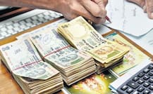 छोटी सरकारी बचत योजनाओं पर ब्याज दर घटी