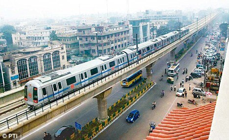 Delhi Metro Fares May Increase Tomorrow कल से बढ़ सकता है दिल्ली मेट्रो का किराया, विधानसभा के प्रस्ताव पर केंद्र ने नहीं लिया कोई संज्ञान