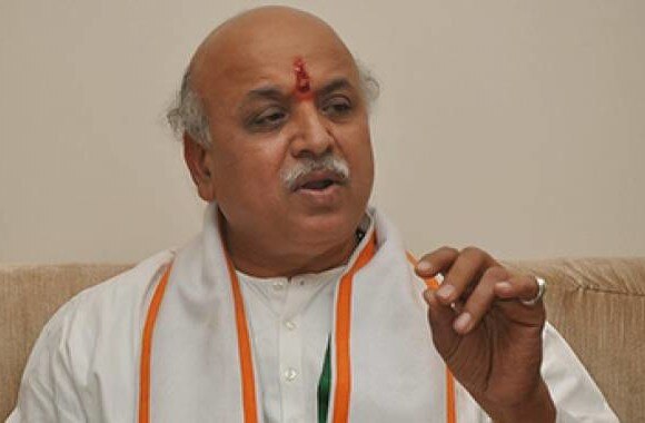 pravin togadia will march lucknow to ayodhya for ram mandir राम मंदिर की मांग के लिए लखनऊ से अयोध्या तक रैली करेंगे प्रवीण तोगड़िया