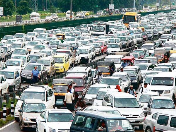 Noida to use Adaptive traffic control system to decongest city सुविधा: नोएडा में ट्रैफिक जाम को बाय-बाय, अत्याधुनिक सिस्टम से रियल टाइम पर रेड और ग्रीन होगा सिग्नल