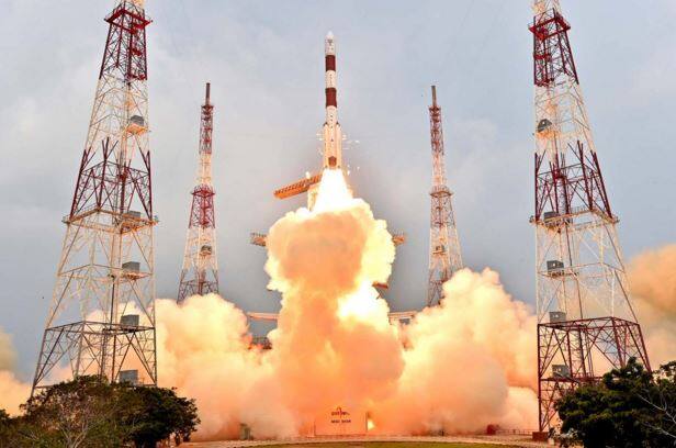 नए साल में इसरो बनाएगा रिकॉर्ड, कल लॉन्च होंगे 31 सैटेलाइट Countdown begins for Isro’s PSLV-C40/Cartosat-2 Series mission नए साल में इसरो बनाएगा रिकॉर्ड, कल लॉन्च होंगे 31 सैटेलाइट
