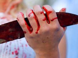 अवैध संबंध के शक में पत्नी-बेटी की धारधार हथियार से की हत्या