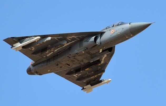 visual range air-to-air missile Astra to be soon tested from Tejas fighter Aircraft drdo चीन से तनाव के बीच भारत बढ़ा रहा सैन्य ताकत, तेजस से जल्द होगा अस्त्र मिसाइल का परीक्षण