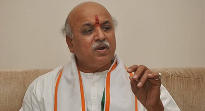 On the issue of Ram temple Togadia attacked Modi and Bhagwat RSS अयोध्या में राम मंदिर बनाने में रुचि नहीं रखता, पीएम मोदी मंदिर के लिए संसद में बिल लाएं- तोगड़िया