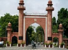 AMU चुनाव: छात्र संघ चुनाव रद्द किए जाने पर छात्रों ने निकाला मौन जुलूस