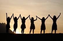 BLOG: महिलाओं को बराबर की तनख्वाह दीजिए फिर Happy Women’s Day का नारा देना