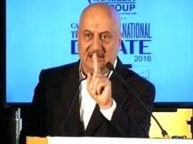 अनुपम खेर को श्रीनगर हवाईअड्डे पर रोका गया, नहीं जाने दिया गया NIT