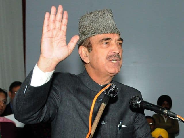 देश को कैशलेस बनाने के चक्कर में PM ने जनता को कर दिया कैशलेस: गुलाब नबी आजाद