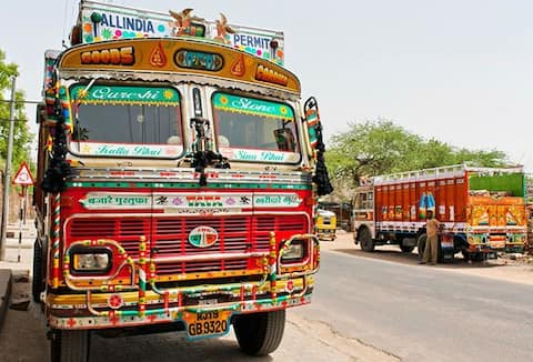 ट्रक चालकों की हड़ताल से 2000 करोड़ रुपये के नुकसान का दावा: कल भी जारी रहेगी स्ट्राइक ट्रक चालकों की हड़ताल से 2000 करोड़ रुपये के नुकसान का दावा: कल भी जारी रहेगी स्ट्राइक