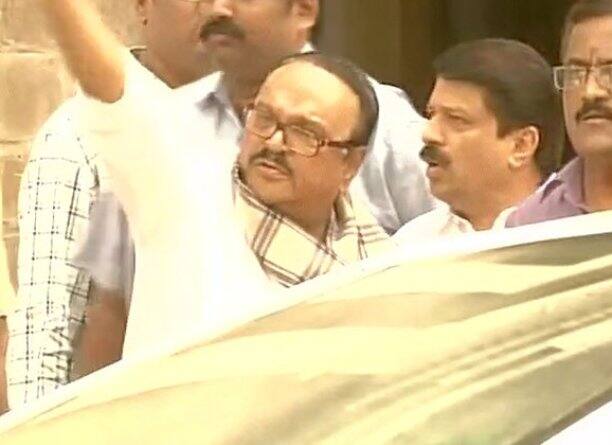 लंबे समय तक अस्पताल में रहने के बाद वापस जेल भेजे गए छगन भुजबल Chhagan Bhujbal Back In Jail After A Long Hospital Stay लंबे समय तक अस्पताल में रहने के बाद वापस जेल भेजे गए छगन भुजबल