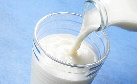 Milk tops list of unsafe food items in Delhi says Report रिपोर्ट का दावा, दिल्ली में दूध और इससे बने सामान टेस्ट में हुए फेल