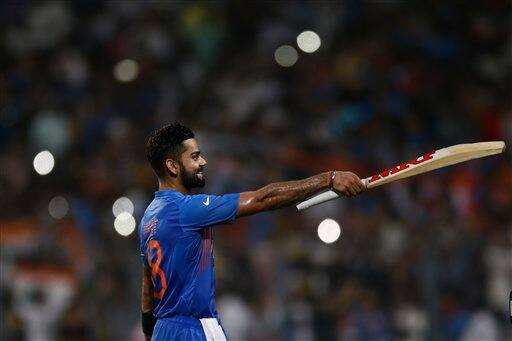 ऑस्ट्रेलिया के खिलाफ 2013 में भारत में खेली जा रही सीरीज के दूसरे मैच में कोहली ने तेज-तर्रार पारी खेलते हुए महज 52 गेंदों पर 100 रन बनाए थे. भारतीय टीम को ये मैच जीतने के लिए 360 रन बनाने थे, जो टीम ने कोहली की इस पारी की मदद से बड़ी आसानी से बना लिए.