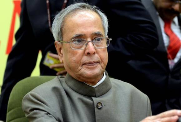 काला धन से लड़ते हुए नोटबंदी रोक सकती है तरक्की की रफ्तार: राष्ट्रपति President Pranab Mukherjee Praised Of Decision Of Demonetisation काला धन से लड़ते हुए नोटबंदी रोक सकती है तरक्की की रफ्तार: राष्ट्रपति