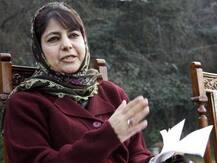 कठुआ मामला: सीएम महबूबा मुफ्ती ने कहा- नाबालिग से रेप पर मौत की सजा का कानून लाएंगे