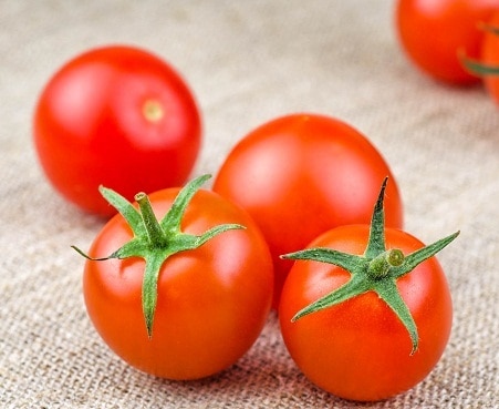 Eating Tomatoes Daily Can Reduce The Risk Of Skin Cancer In Men ... तो इसलिए मर्दों को रोजाना खाने चाहिए टमाटर!