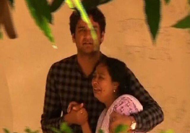 प्रत्यूषा की मां काफी दुखी थीं और वह लगातार कह रही थीं, ‘’मुझे नहीं मालूम कि मेरी बेटी ने यह क्यों किया.’’
