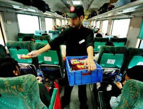 Train Food GST News Food on train, platform will face uniform 5 percent GST according to AAAR GST on Train Food: ट्रेन में यात्रा के दौरान खाने-पीने के प्रोडक्ट्स पर कितना लगेगा GST, जानें यहां