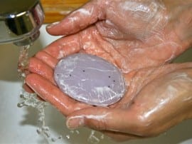 Antibacterial Soaps Can Risk Your Babys Gut एंटीबैक्टीरियल साबुन से कहीं आपके बच्चे को खतरा तो नहीं?