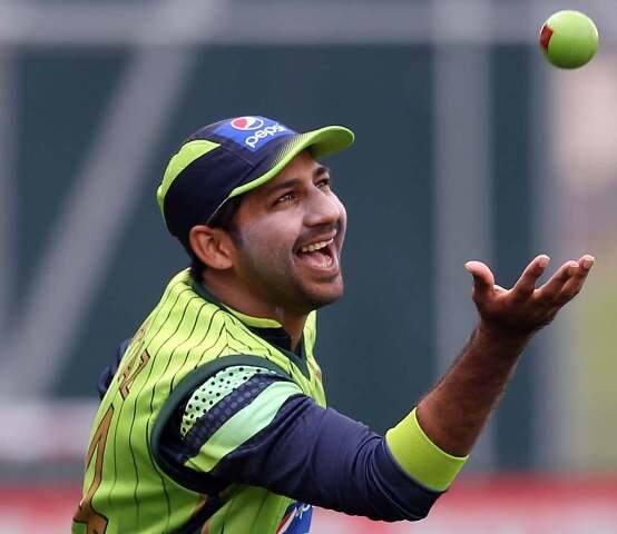 T-20 और वनडे टीम के उपकप्तान रहे अहमद ने ऐसे समय में कमान संभाली है जब टीम खराब दौर से गुजर रही है. T-20 विश्व कप में ग्रुप चरण में चार में से तीन मैच हारकर टीम जल्दी बाहर हो गई.