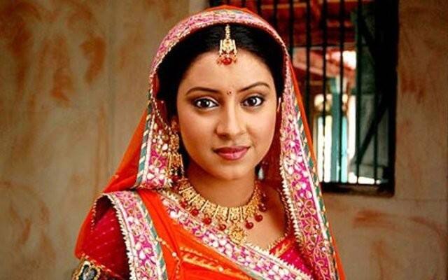 राहुल :- तुम ऐसा करोगी मेरे साथ? प्रत्युषा :- यहां पर अपने आप को बेचने थोड़ी आए हैं. एक्टिंग करने आए हैं. काम करने आए हैं तो काम करेंगे These are my words and where are you putting me today. Rahul , you have no idea how Bad i m feeling right now. 