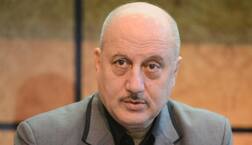 Anupam Kher: হেয়ার ট্রান্সপ্ল্যান্টের ভুরি ভুরি অফার, পেতেন টাকাও! তবুও চুল দিয়ে মাথা ঢাকতে নারাজ অনুপম খের!