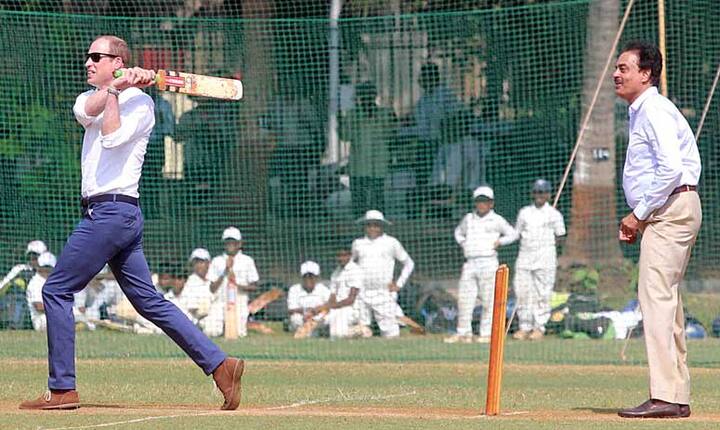 विलियम के साथ उनकी पत्नी केट मिडलटन भी मौजूद थी और इन दोनों ने आज भारत दौरे की शुरूआत की.