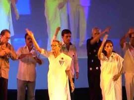 Senior Citizens Suffering From Parkinson S Disease Dance On Bollywood Songs On World Parkinson S Day बुजुर्गों ने ऐसे मनाया वर्ल्ड 'पार्किंसन डे'