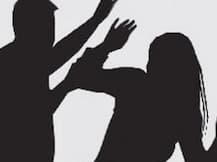 कोर्ट परिसर में पत्नी का गला काटा, तमाशा देखते रहे लोग