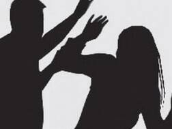 कोर्ट परिसर में पत्नी का गला काटा, तमाशा देखते रहे लोग