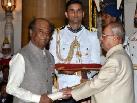 मेगास्टार रजनीकांत पद्म विभूषण से सम्मानित