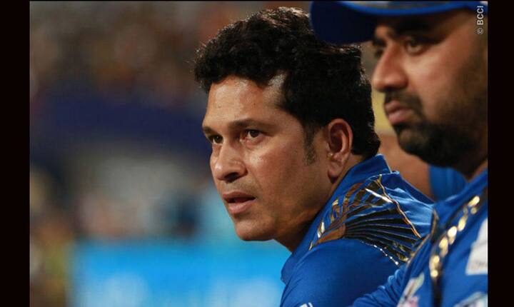क्रिकेट के भगवान माने जाने वाले 100 शतकधारी और पता नहीं कितने ही अनगिनत उपमाओं से नवाजे गए तेंदूलकर भी मैच देख रहे थे.