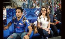 केकेआर और मुंबई इंडियंस के मैच के दौरान मैदान में घुसा बंदर