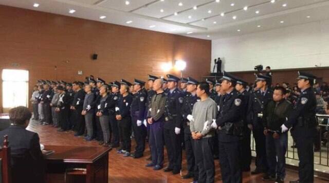 चायोयांग सिटी पीपुल्स कोर्ट ने गुरुवार को गिरोह के 22 सदस्यों को जेल की सजा सुनाई. याओ को कब्र छापेमारी, लूट व प्राचीन वस्तुओं को बेचने सहित कई अपराधों का दोषी पाया गया.