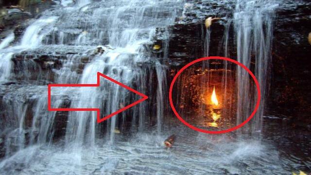 खबरों की मानें तो न्यूयॉर्क के चेस्टनट रिज काउंटी पार्क में एक ऐसा झरना है, जिसे एटरनल फ्लेम फॉल्स कहा जाता है.