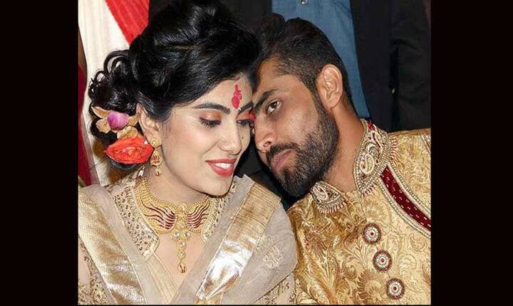 जडेजा की आईपीएल टीम गुजरात लायंस के सदस्य मौजूदा मैचों के कारण समारोह में नहीं पहुंच सके. 