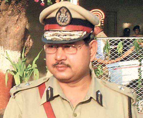 गुजरात के प्रभारी पुलिस महानिदेशक पी पी पांडेय ने क्रिकेटर रविंद्र जडेजा के शादी के जश्न में गोलीबारी करने को एक ‘‘मामूली घटना’’ बताया और कहा कि उनके गृह राज्य उत्तर प्रदेश में यह आम बात है जहां प्रत्येक विवाह समारोह में आमतौर पर कम से कम 100 गोलियां चलती हैं.