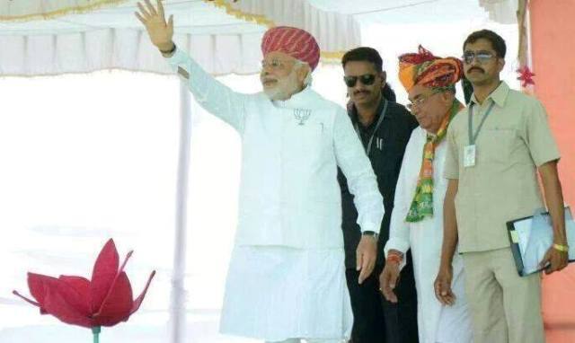 सोनाराम के निजी सुरक्षाकर्मी ने ग्रामीण पुलिस थाने में एक शिकायत दर्ज कराई है.